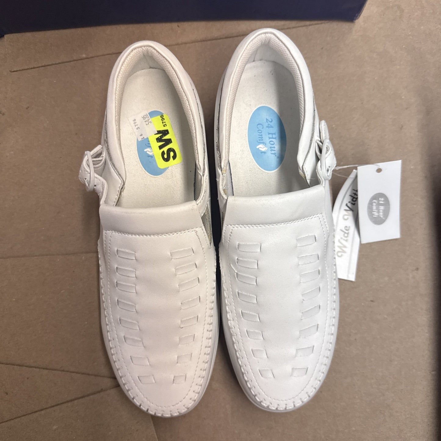 24 HOUR COMFORT Chloe Women's 7 Wide Width Moccasin Design Leather Shoes Nurse