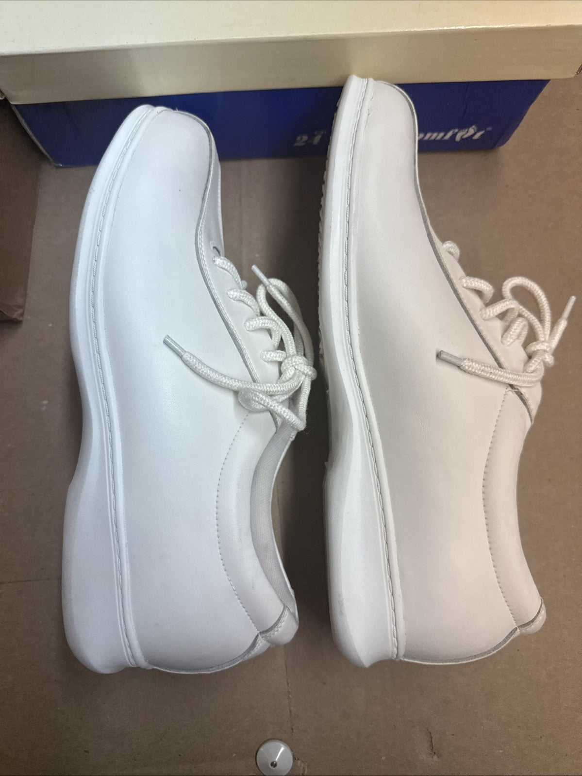 24 HOUR COMFORT Alana Women's Wide Width Lace Up Shoes 10.5 Nurse