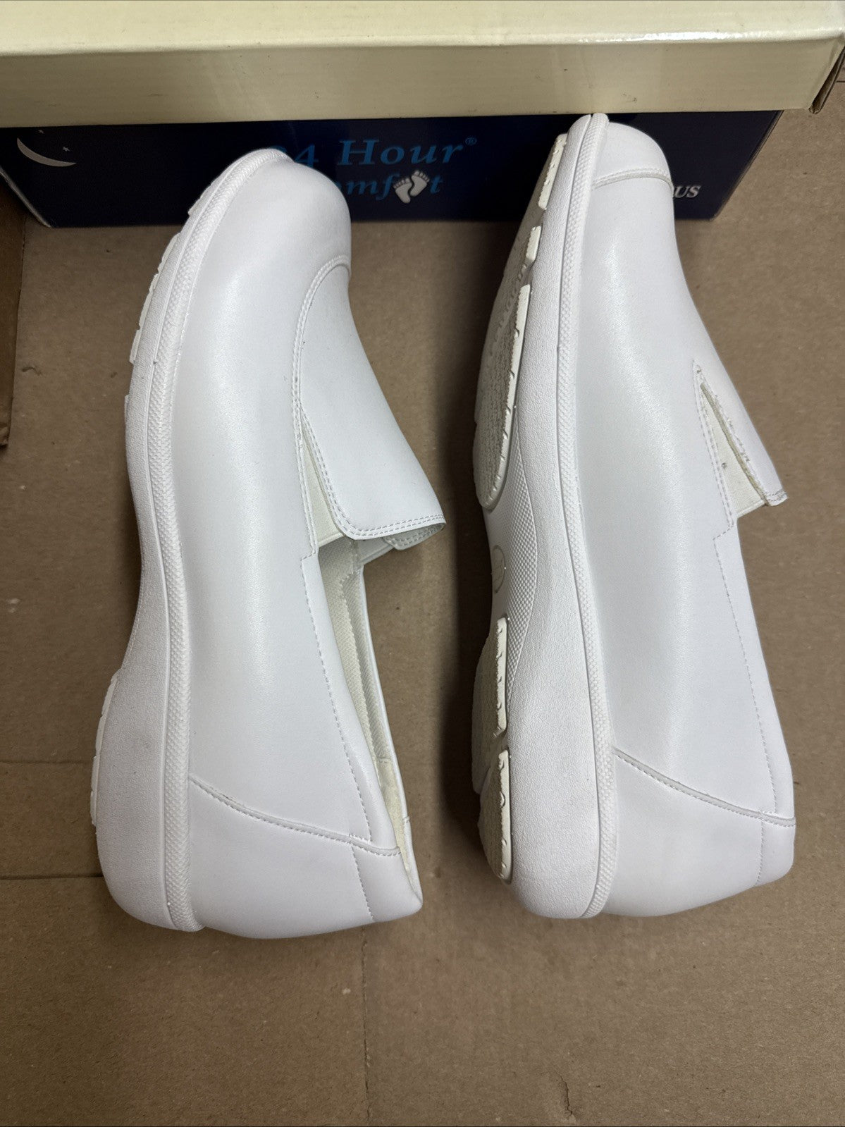 24 HOUR COMFORT Lila Women's 9.5 Wide Width Leather Slip-On Loafers Nurse