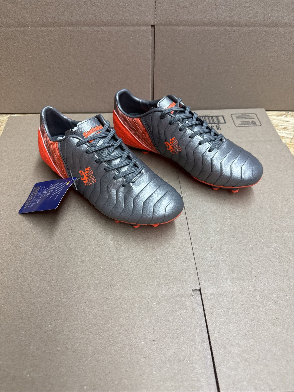 SAEKEKE Big Kids Unisex 5 Soccer Rugby Futbol Shoes Cleats Orange Silver NEW