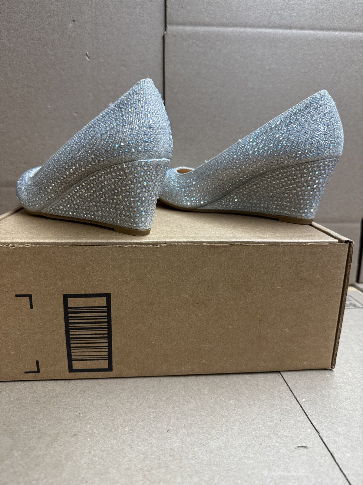 Forever women’s 9 low wedge heel shoe pump slip on comfort