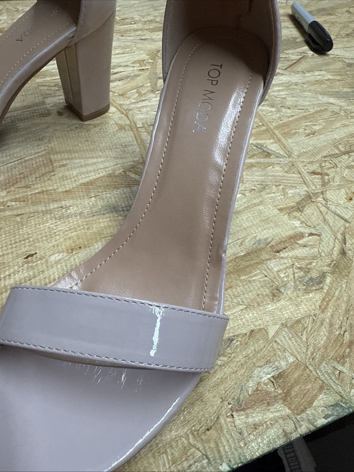 Top Moda Hannah-1 Womens Size 8.5 Nude Pat 3.5 Heel Ankle Strap Sandals Shoe