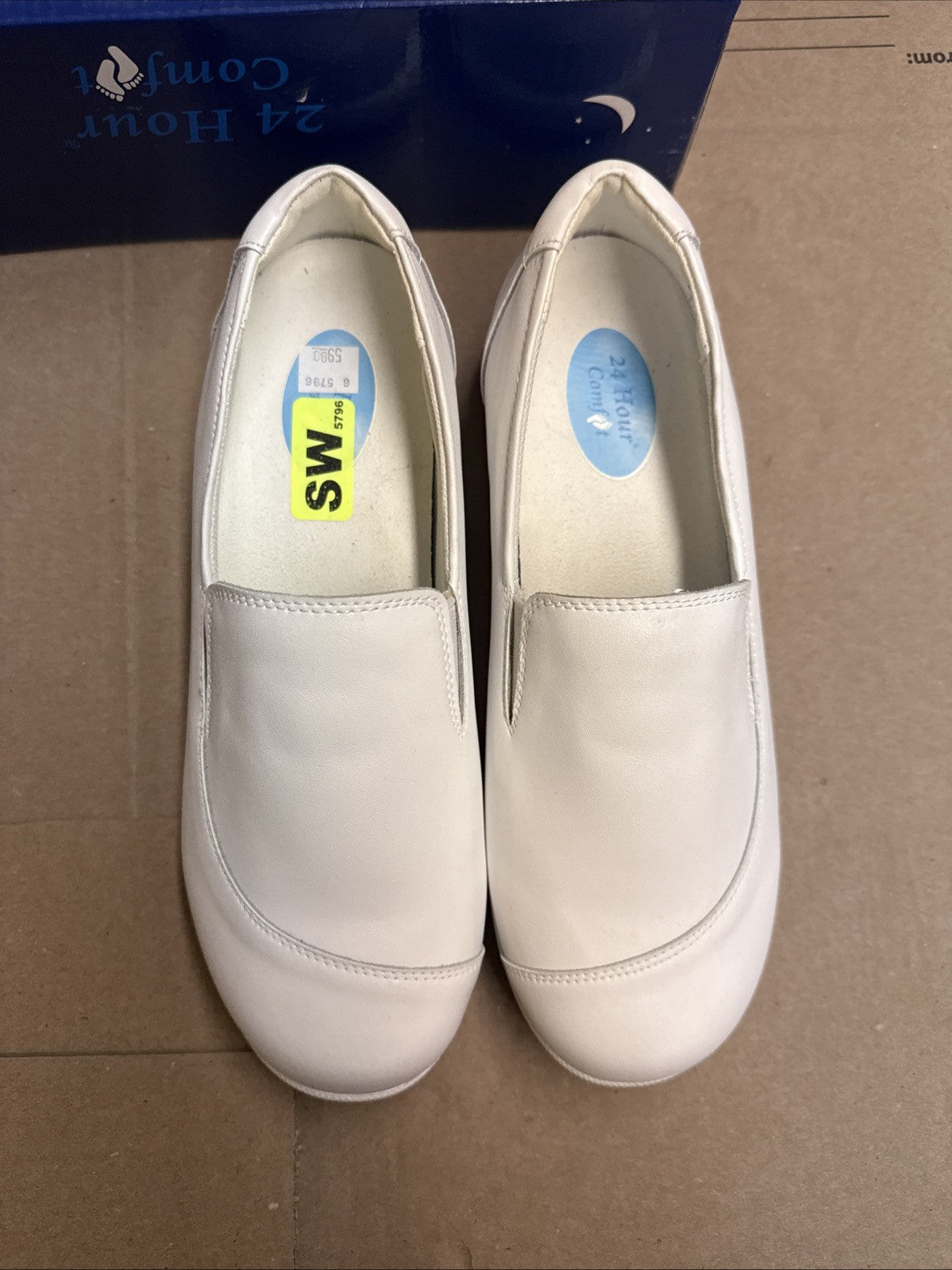 24 HOUR COMFORT Lila Women's 7.5 Wide Width Leather Slip-On Loafers Nurse