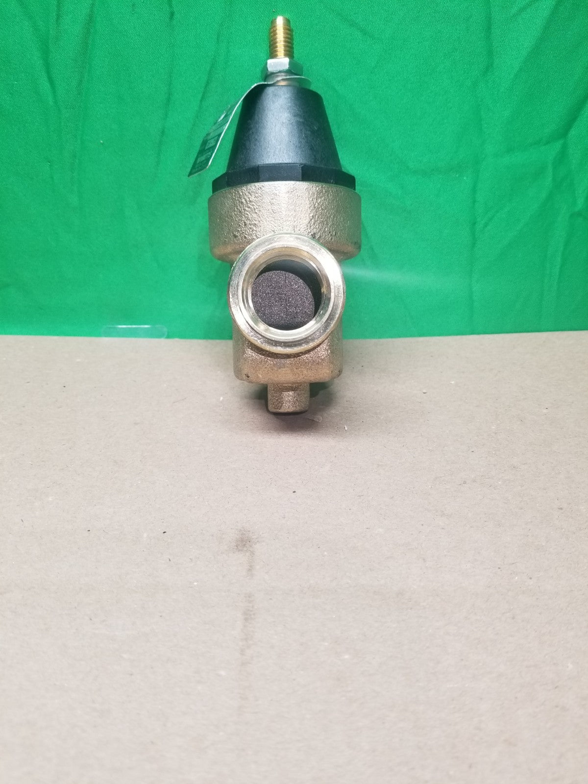 Watts 3/4” In-Line Water Pressure Reducing Valve (Female, Brass, Lead Free) NOB