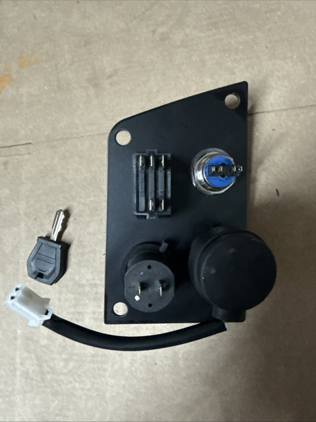 RYOBI Z42Li 80V HP 42" Key Switch, PTO, USB, Clear Bagger Chute. key included.