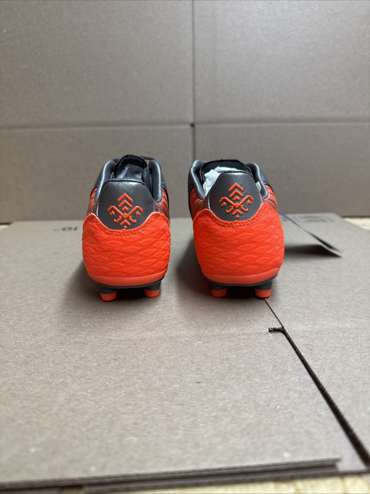 SAEKEKE Big Kids Unisex 5 Soccer Rugby Futbol Shoes Cleats Orange Silver NEW