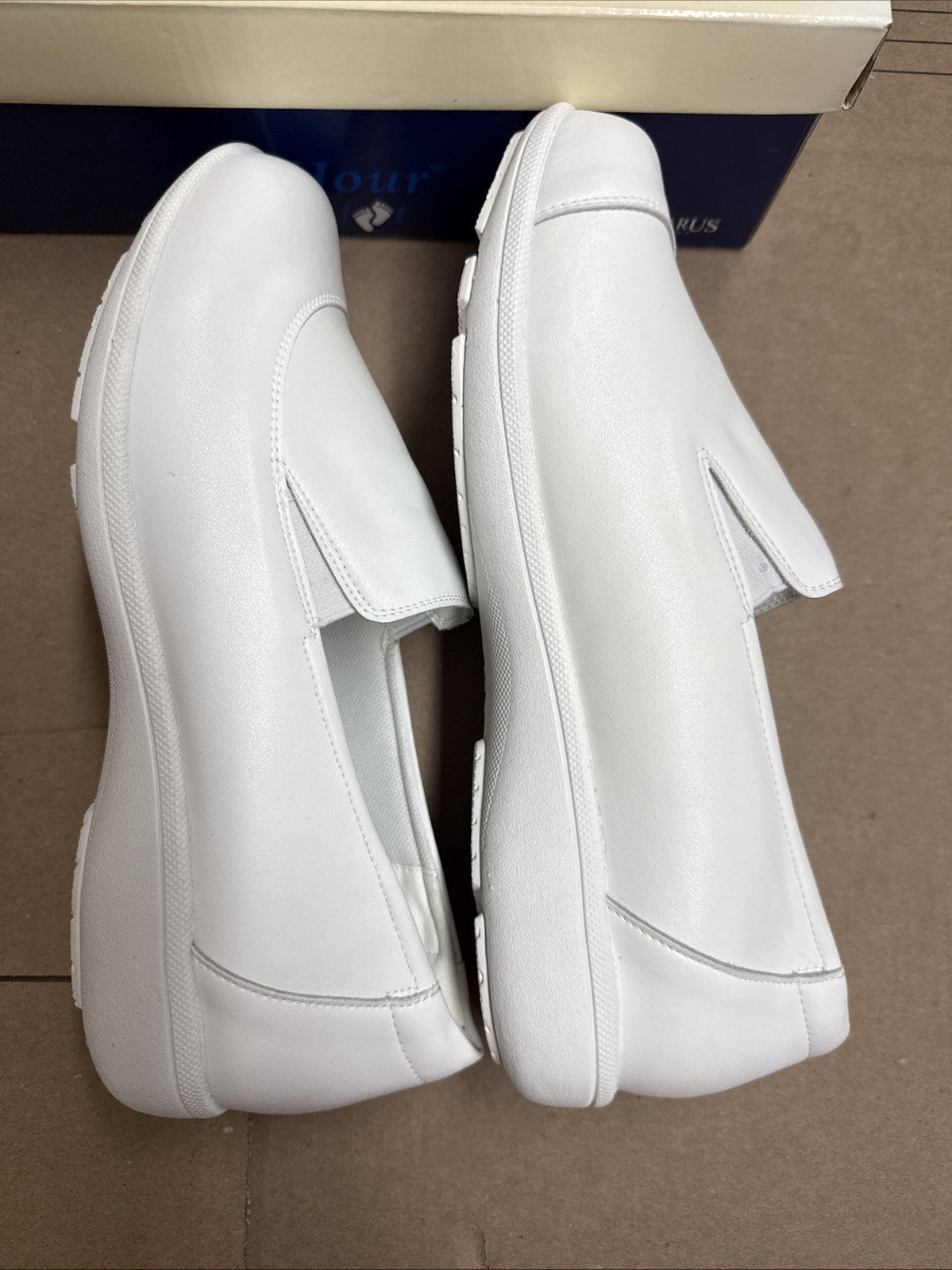 24 HOUR COMFORT Lila Women's 10.5 Wide Width Leather Slip-On Loafers Nurse