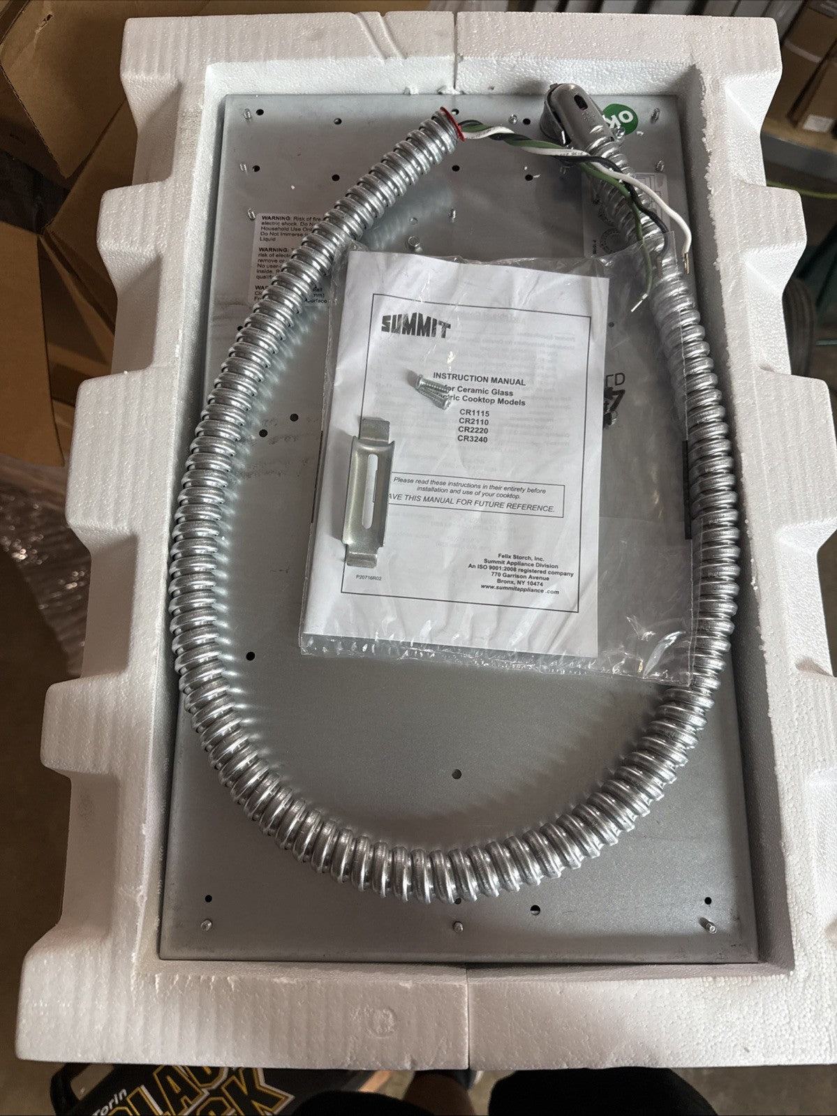 Summit CR2110 Electric 2 Burner Ceramic Cooktop New Open Box (Displays)