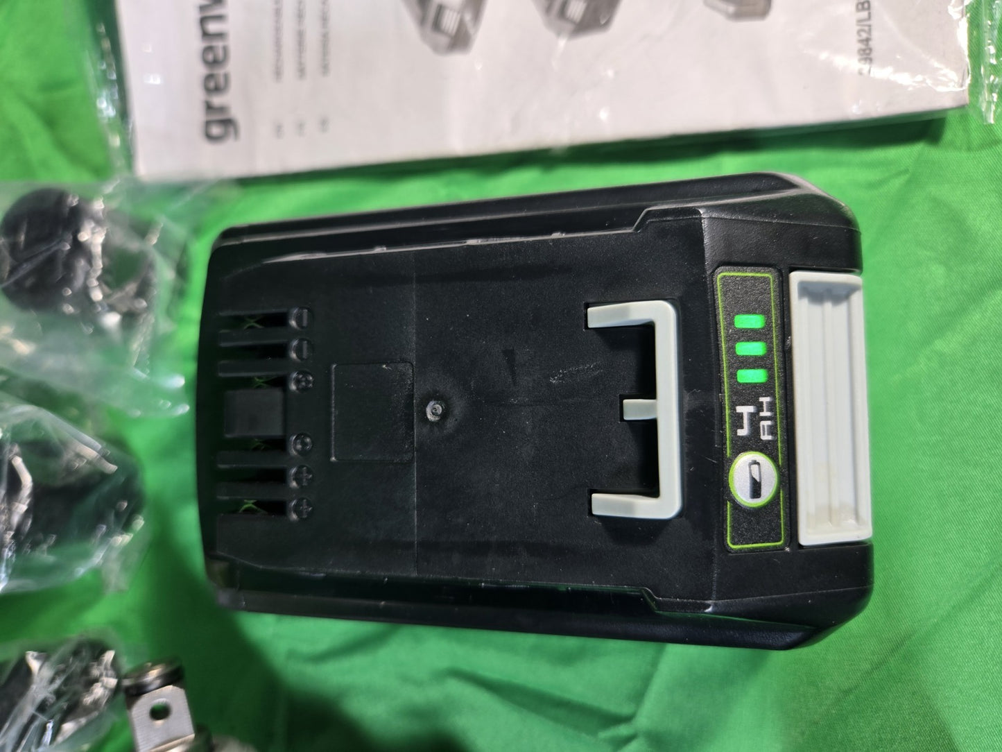 Greenworks 24V Cordless Impact Wrench 1/2" 400Nm with 4Ah Battery and 2A Charger