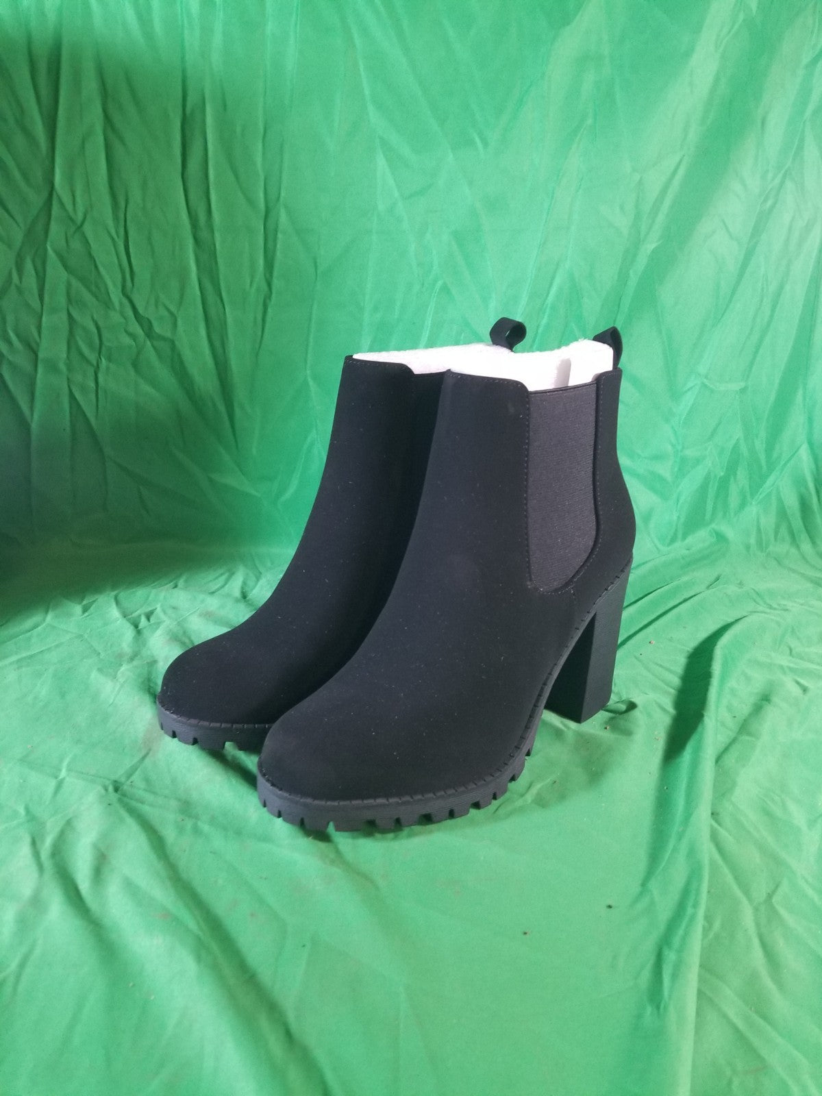 Soda Glove - Ankle Boot w/Lug Sole Elastic Gore and Chunky Heel Black Size 11