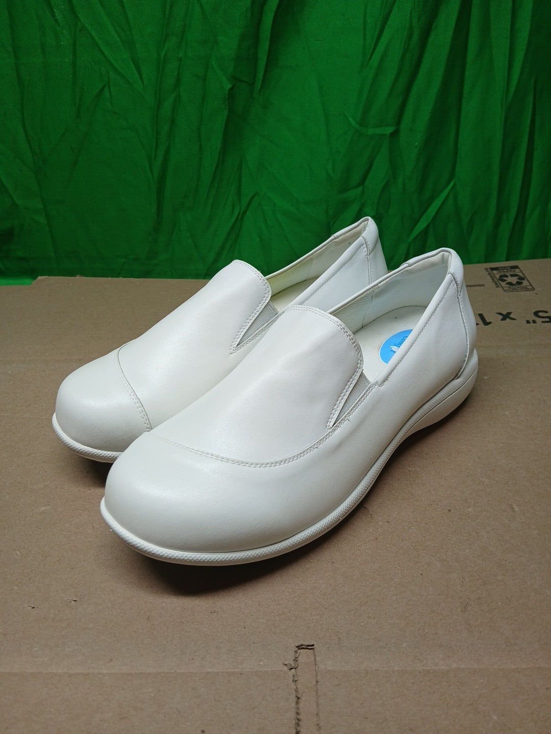 24 HOUR COMFORT Lila Women's 9.5 Wide Width Leather Slip-On Loafers Nurse