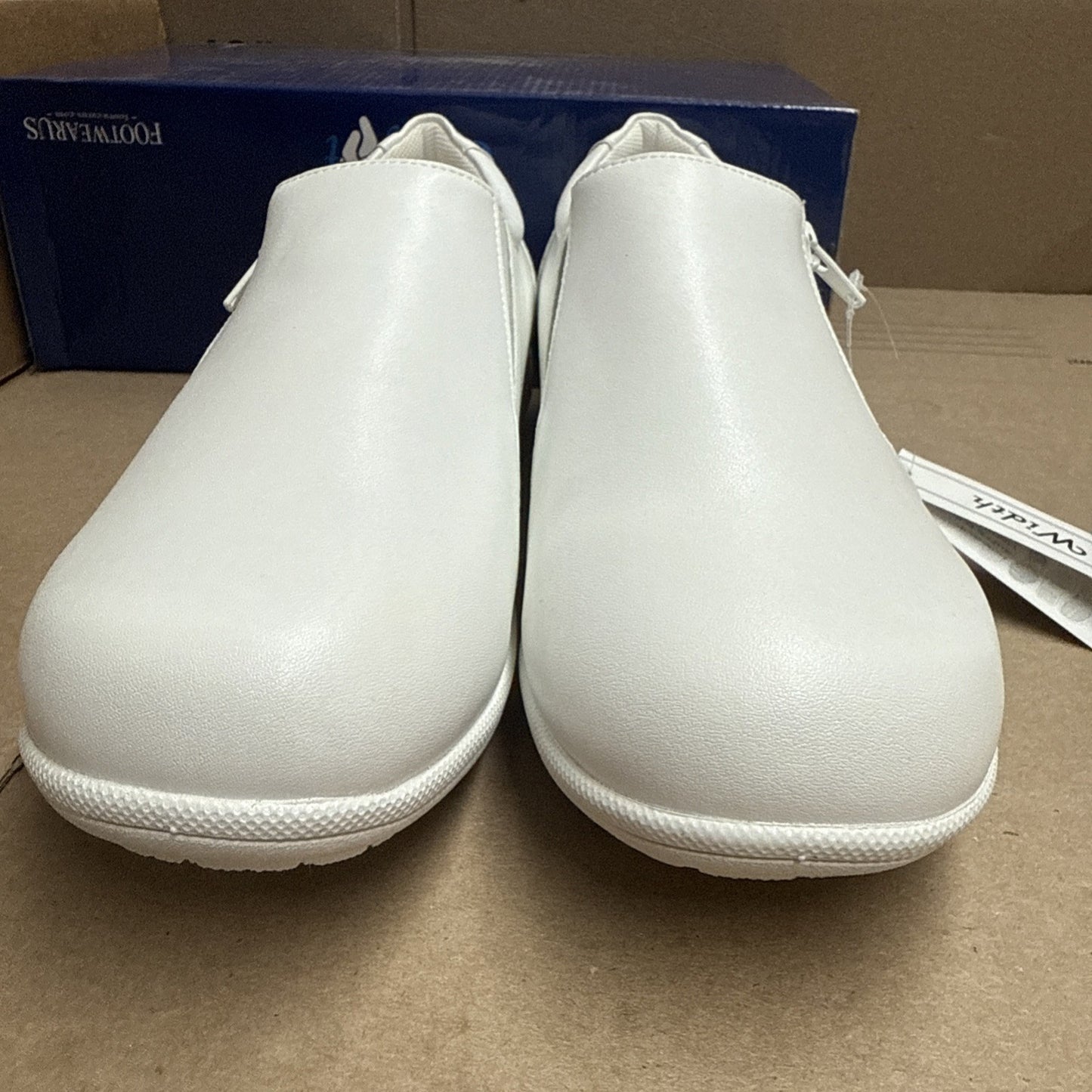 24 HOUR COMFORT Ester Women's 9.5 Wide Width Slip-On Leather Loafers Nurse