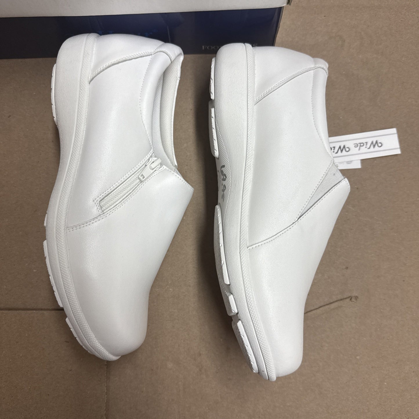 24 HOUR COMFORT Ester Women's 9 Wide Width Slip-On Leather Loafers Nurse