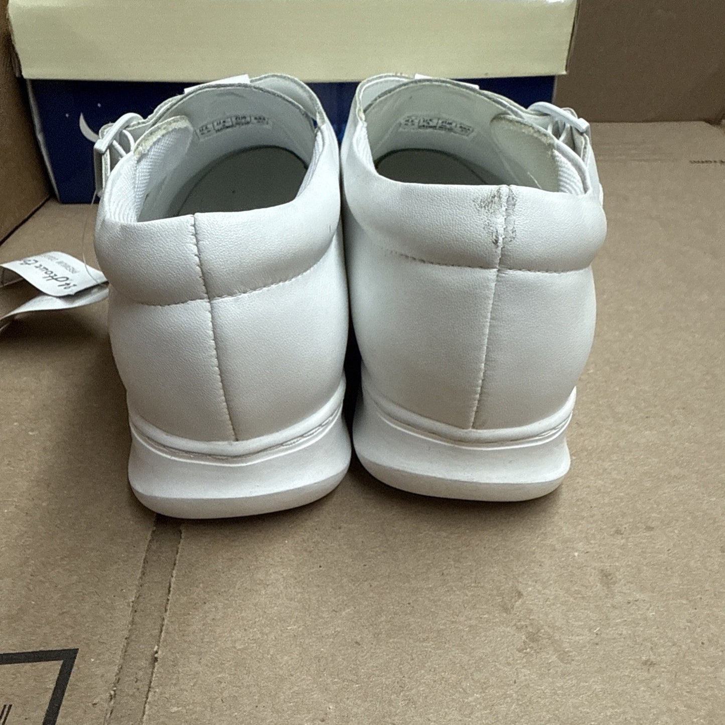 24 HOUR COMFORT Willa Women's Wide Width Leather Shoes size 6.5 nurse