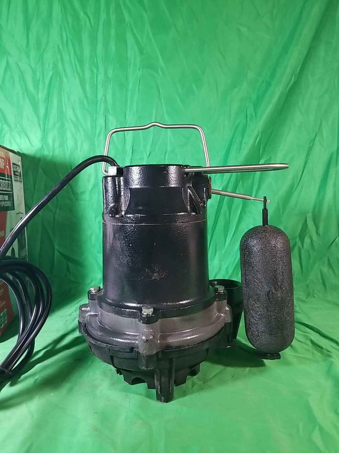 Everbilt 1/3 HP Cast Iron Submersible Sump Pump, USED Excellent Condition