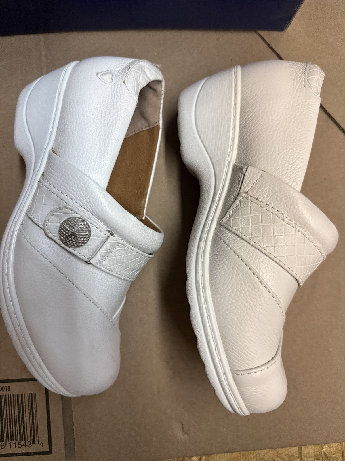 Women’s Nurse Mates Kris pillowTop lightweight Clog 8W White Leather