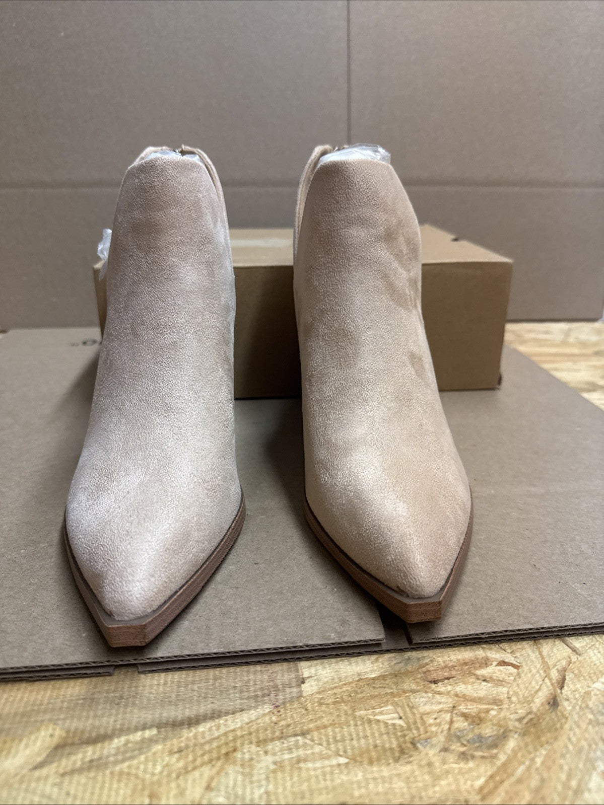 Kathemoi Women’s 7.5 slip on ankle boots cutout pointed toe chunky heel booties