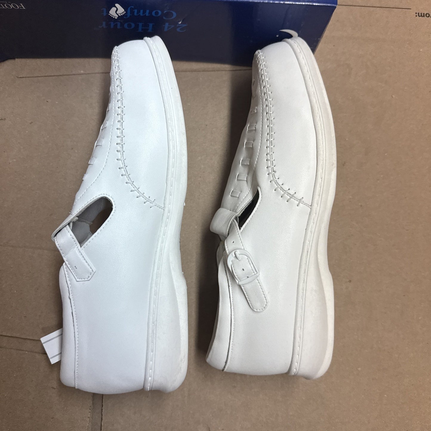 24 HOUR COMFORT Chloe Women's 10.5 WideWidth Moccasin Design Leather Shoes Nurse