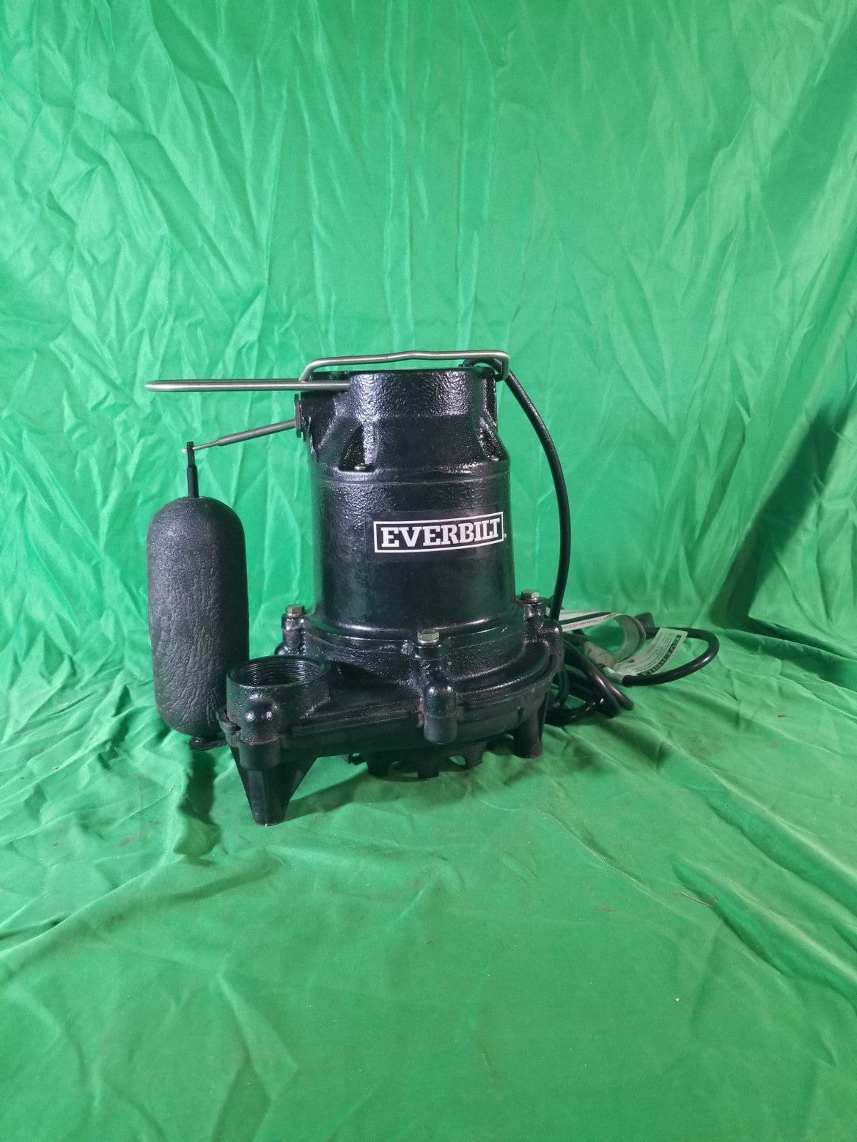 Everbilt 1/3 HP Cast Iron Submersible Sump Pump Excellent Condition