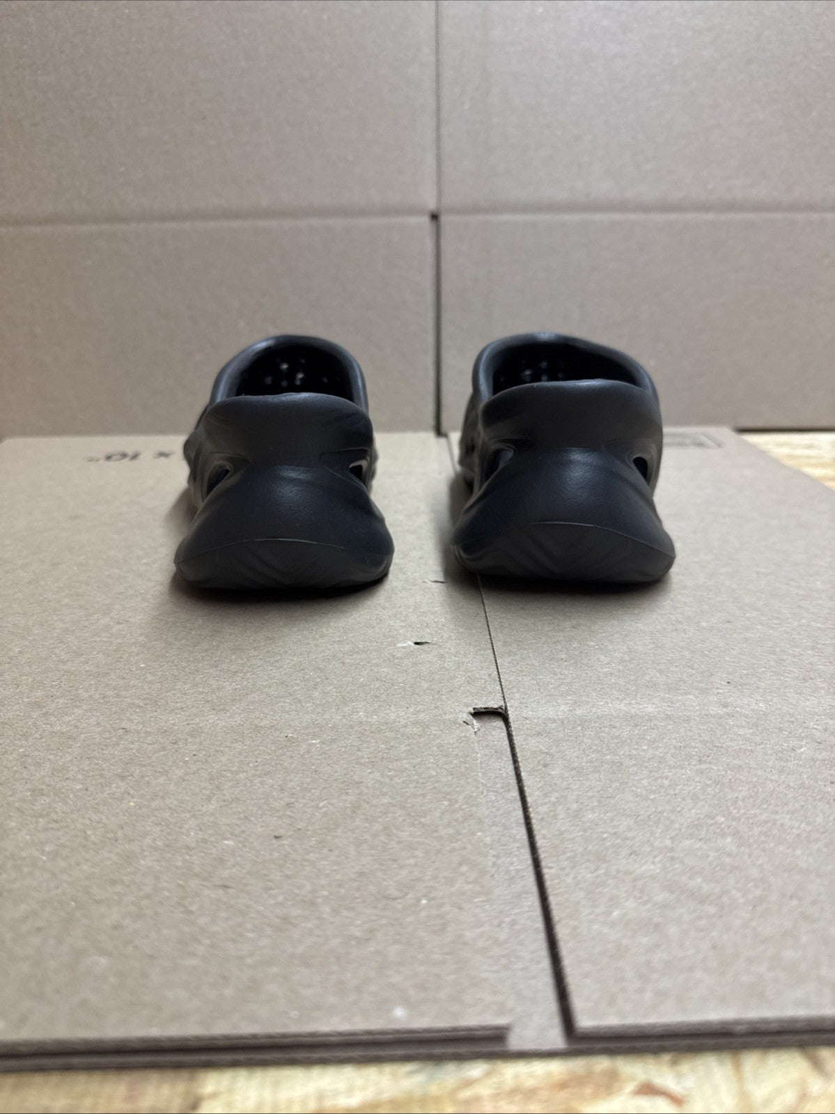 Unbranded Foam Runners Onyx Size 34/35 EU Unisex