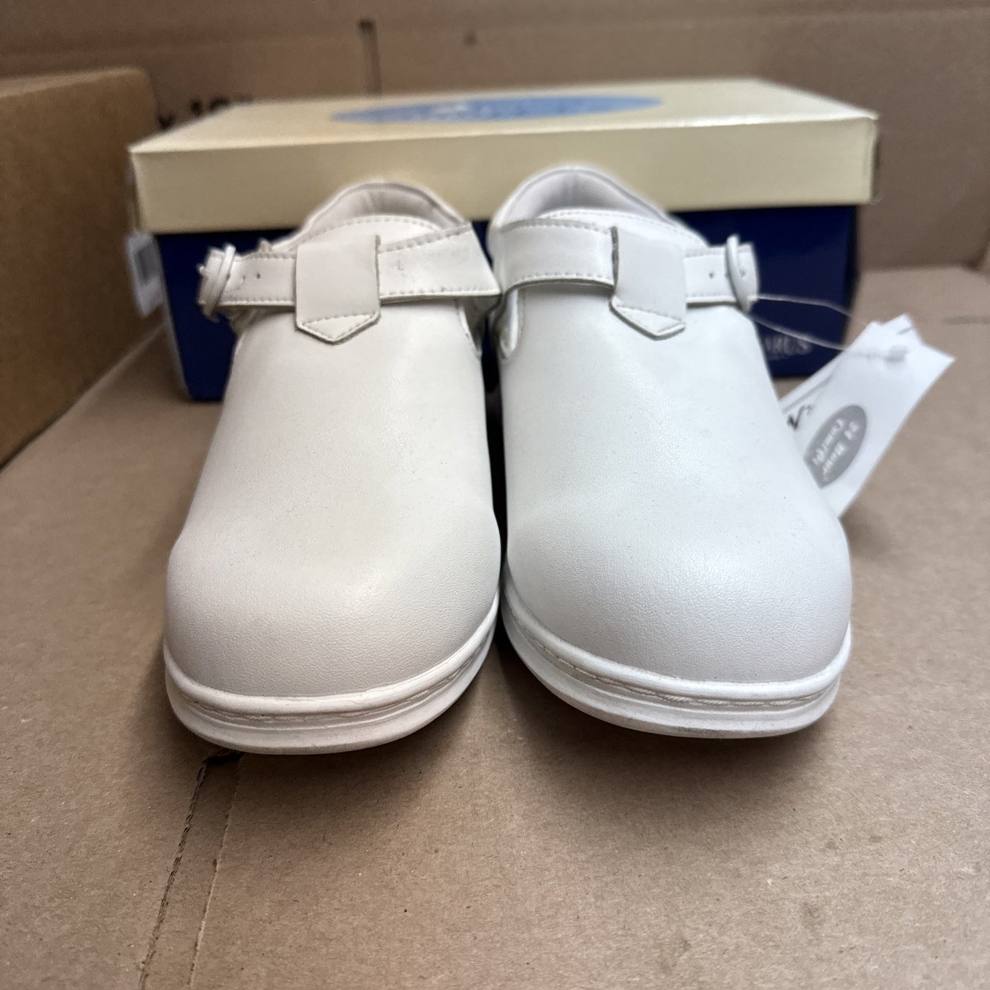 24 HOUR COMFORT Willa Women's Wide Width Leather Shoes size 7 nurse