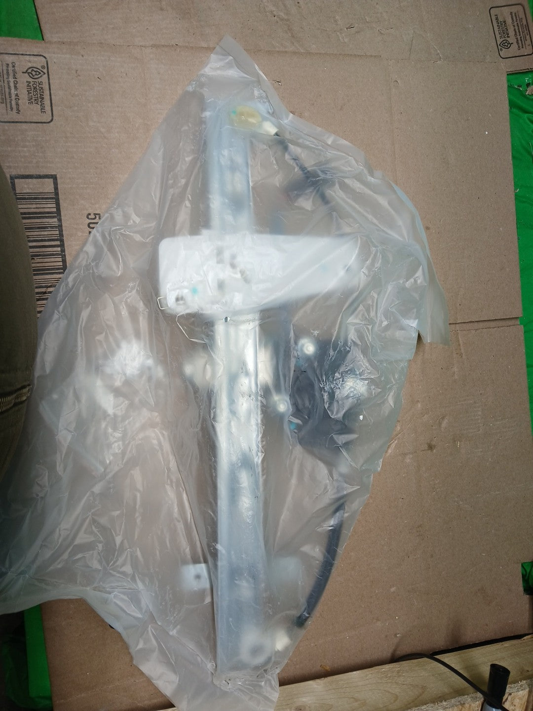 Dorman 741-552 Front Driver Side Power Window Motor and Regulator Assembly