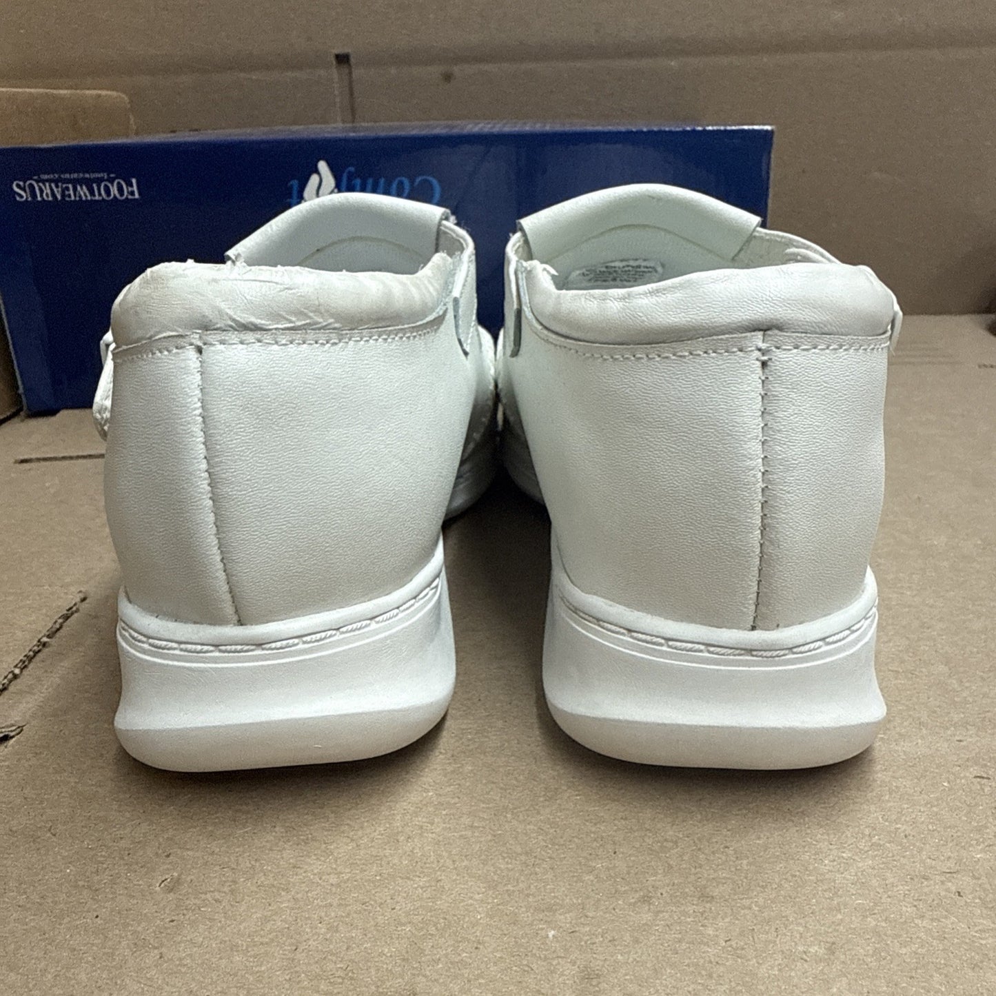 24 HOUR COMFORT Chloe Women's 6 Wide Width Moccasin Design Leather Shoes Nurse