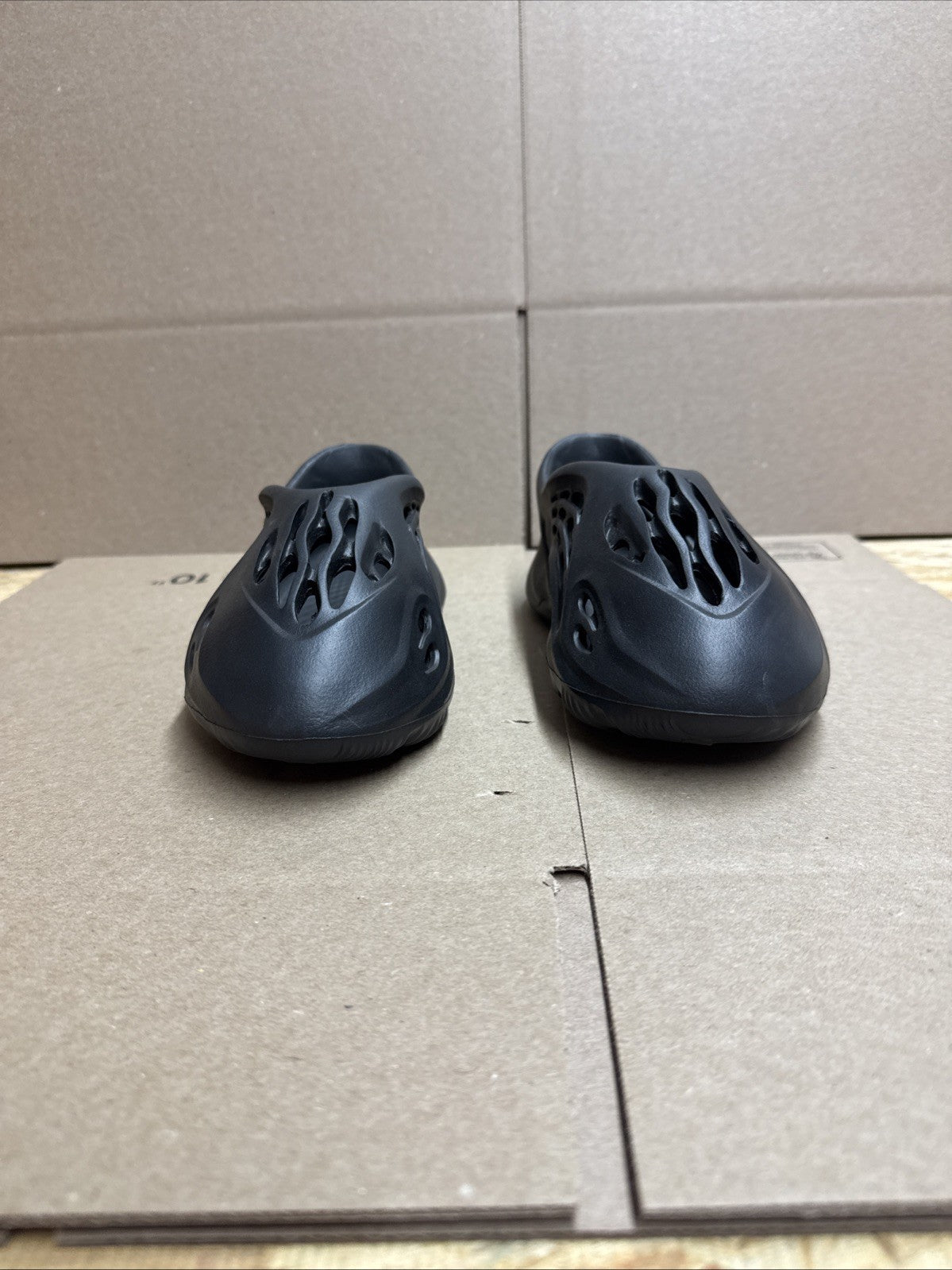 Unbranded Foam Runners Onyx Size 34/35 EU Unisex