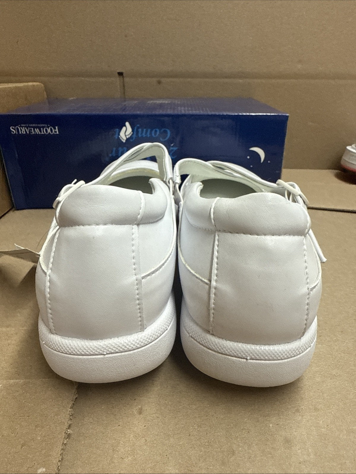 24 HOUR COMFORT Susan Women's 9 Wide Width Criss-Cross Strap Leather Shoes Nurse