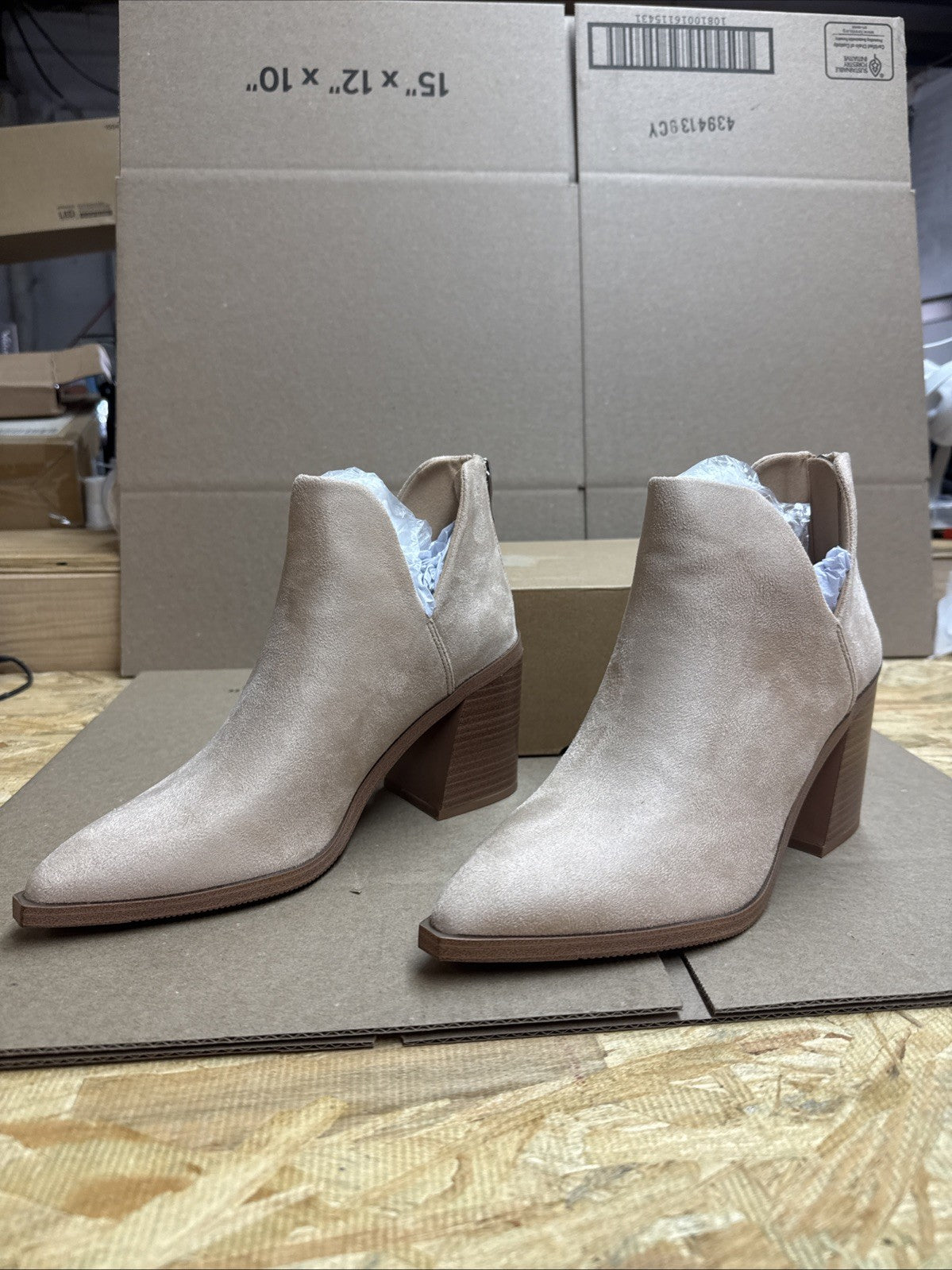 Kathemoi Women’s 7.5 slip on ankle boots cutout pointed toe chunky heel booties