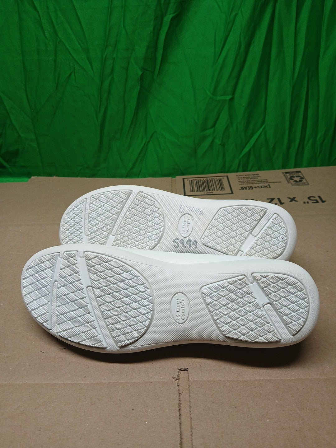 24 HOUR COMFORT Lila Women's 9.5 Wide Width Leather Slip-On Loafers Nurse