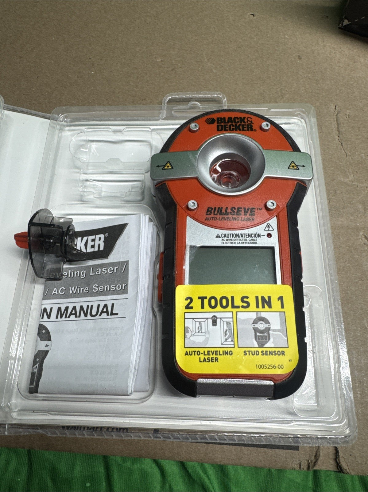 Black&Decker BullsEye BDL 190S Auto Leveling Laser with Stud Sensor - Unused