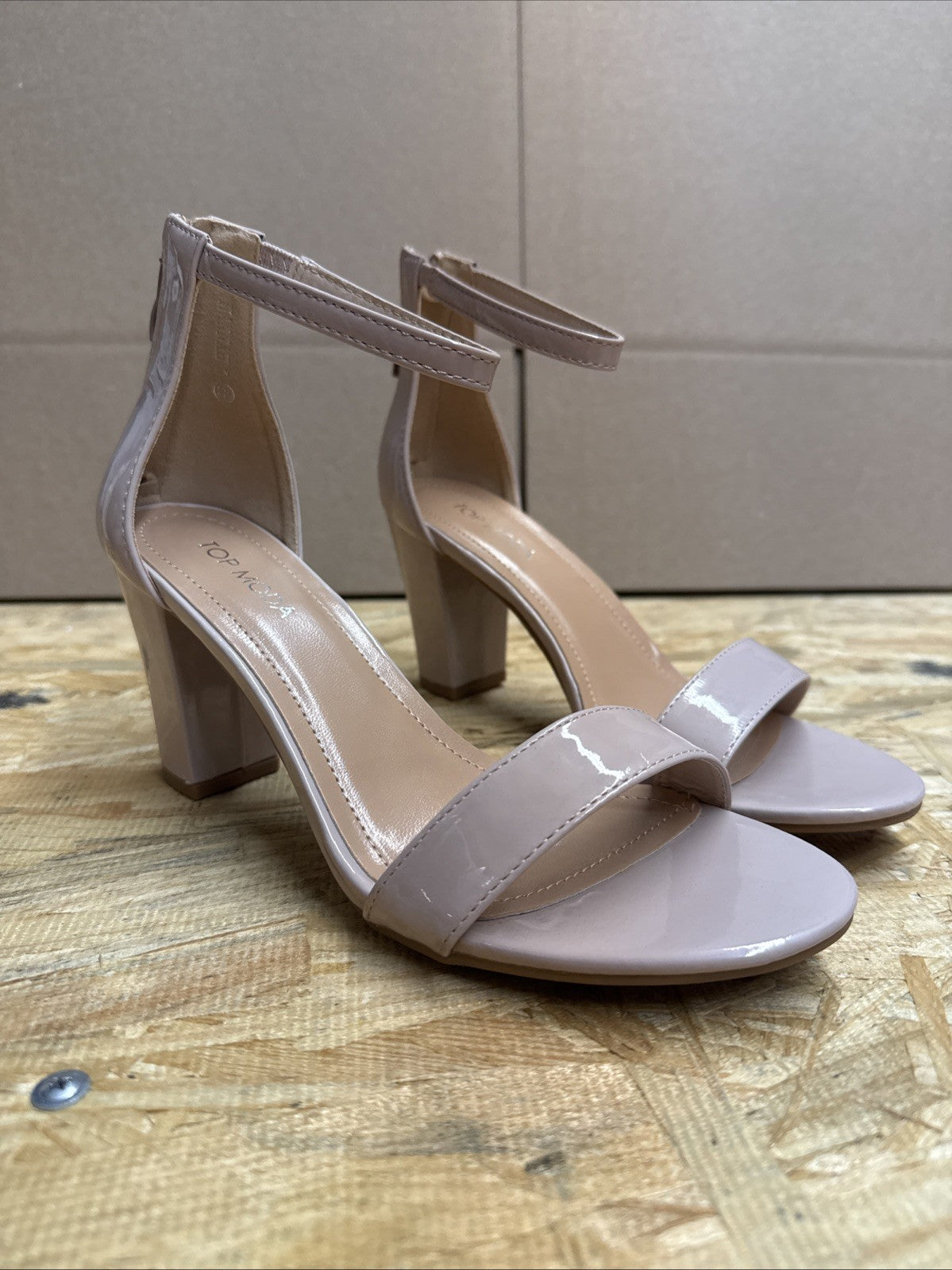 Top Moda Hannah-1 Womens Size 8.5 Nude Pat 3.5 Heel Ankle Strap Sandals Shoe