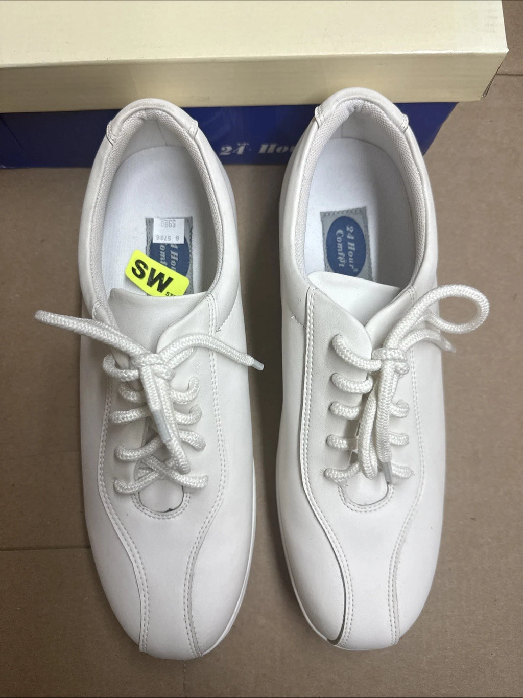 24 HOUR COMFORT Alana Women's Wide Width Lace Up Shoes 10.5 Nurse