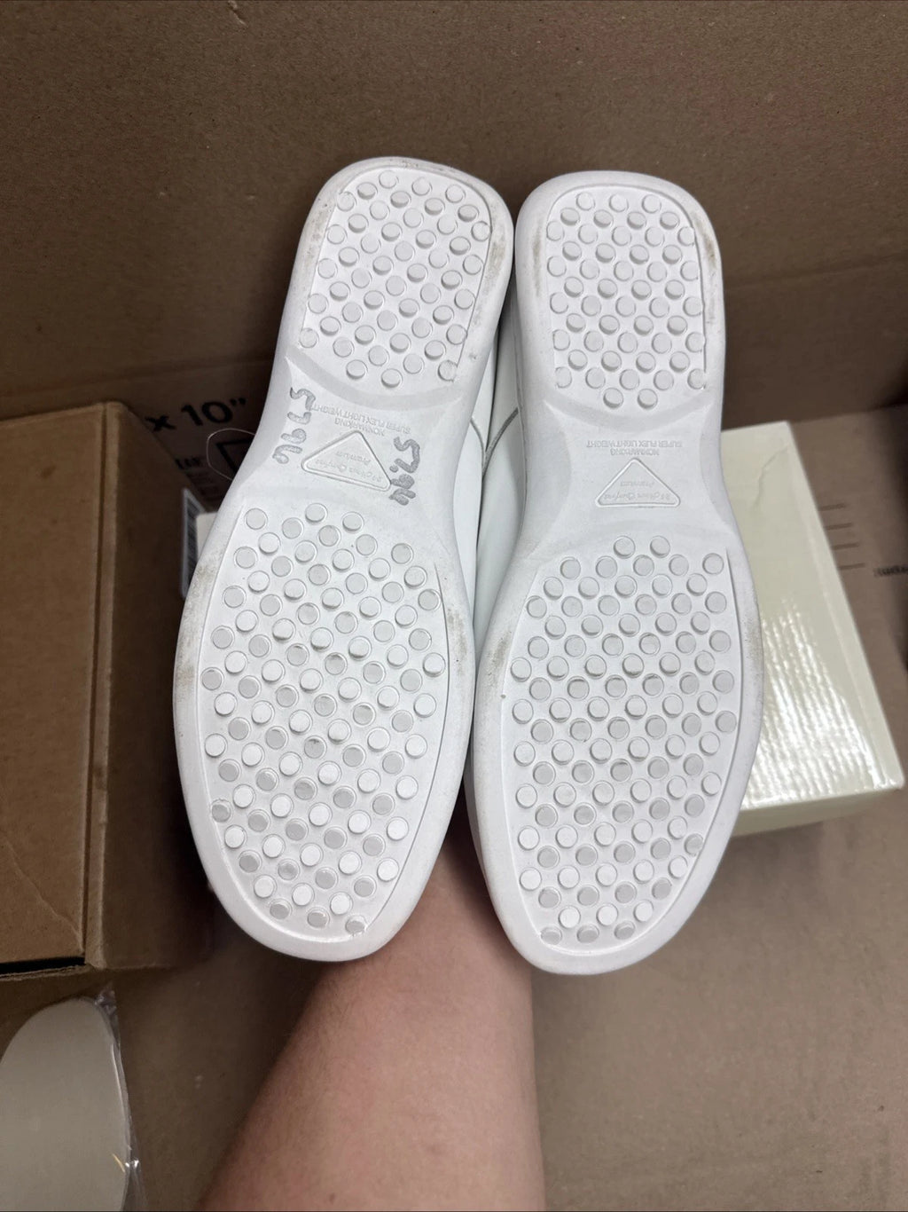 24 HOUR COMFORT Willa Women's Wide Width Leather Shoes size 10.5 nurse