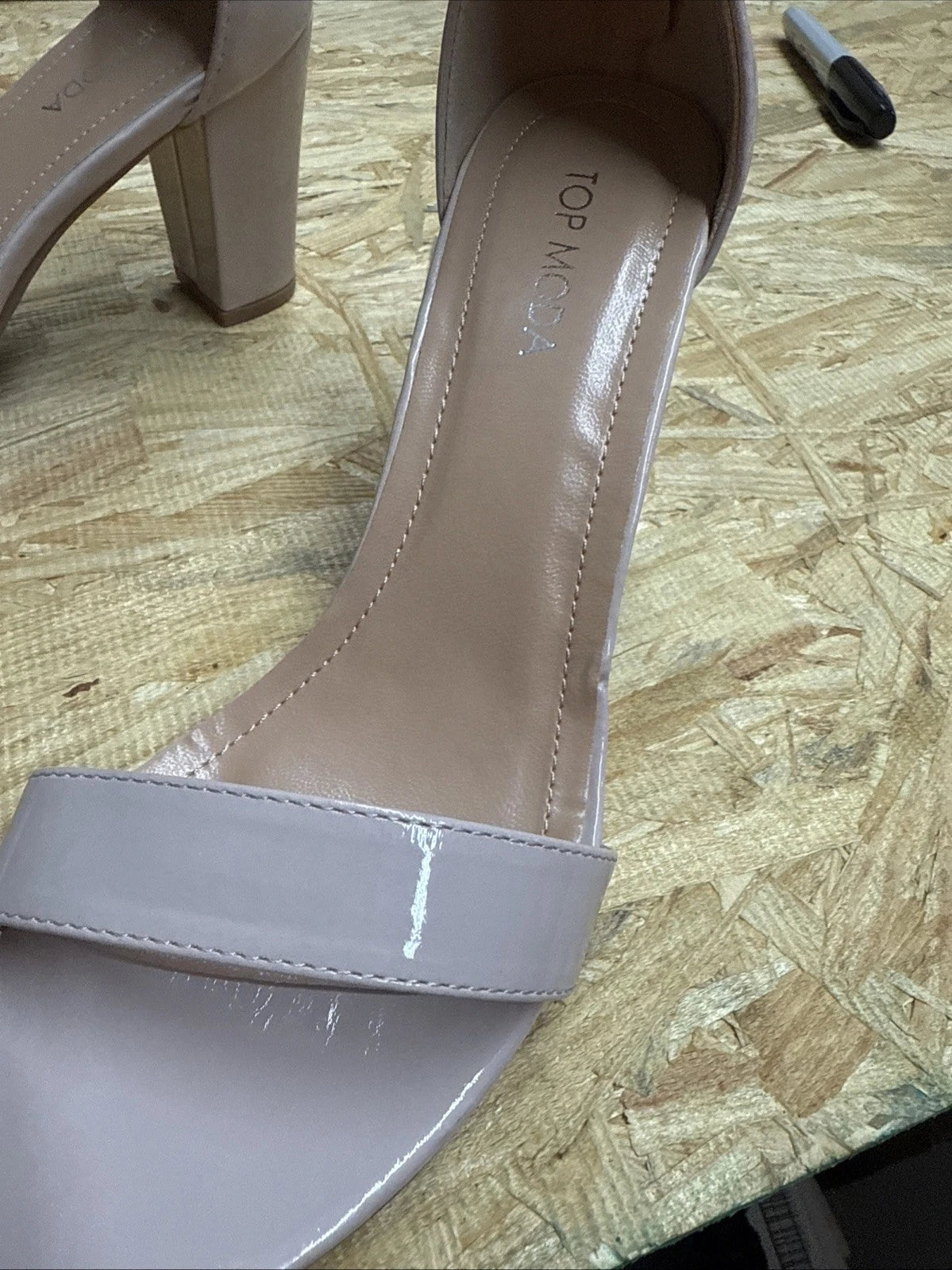 Top Moda Hannah-1 Womens Size 8.5 Nude Pat 3.5 Heel Ankle Strap Sandals Shoe