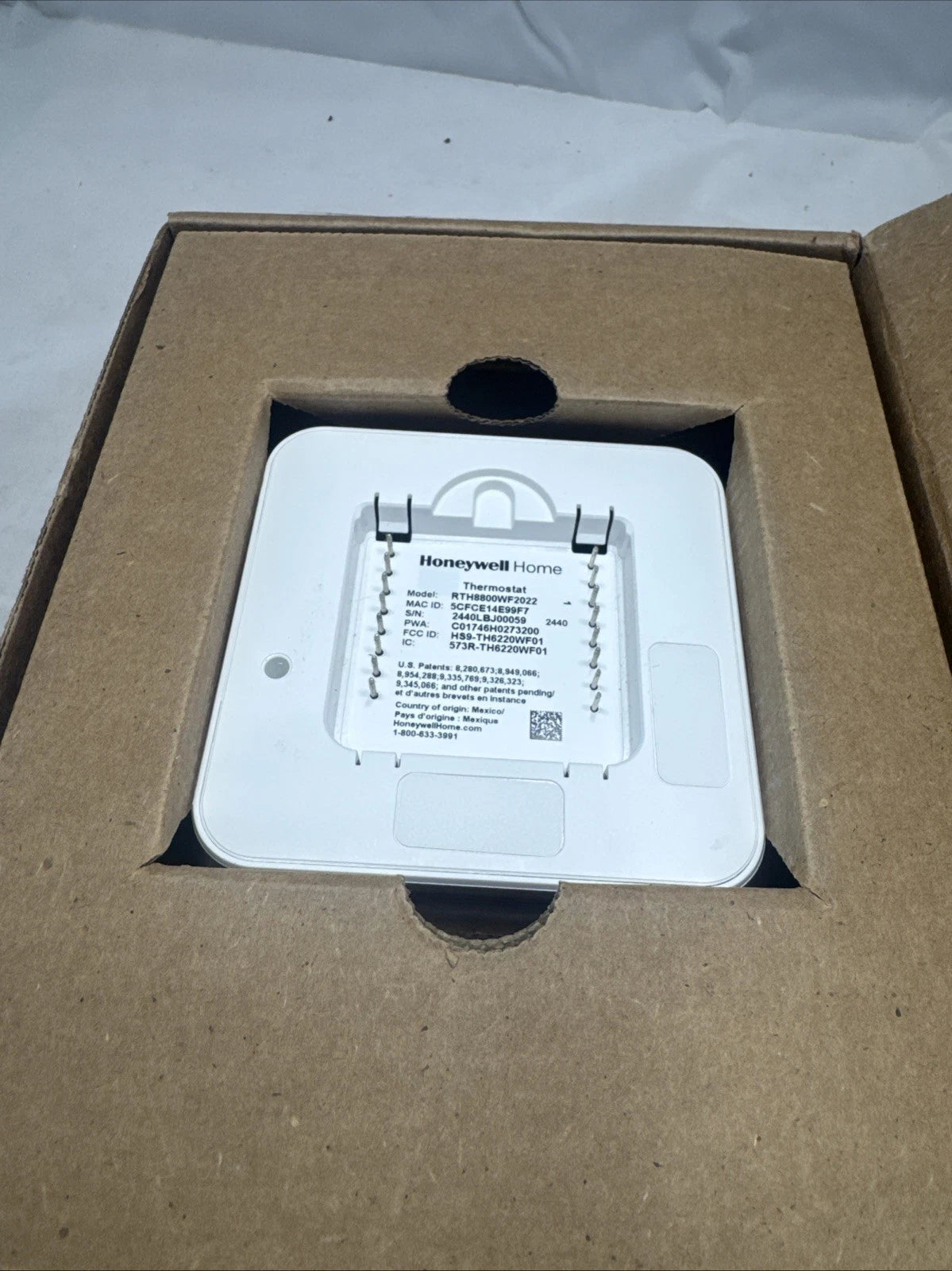 Honeywell Home RENEWRTH8800WF/U Wi-Fi Programmable Thermostat.