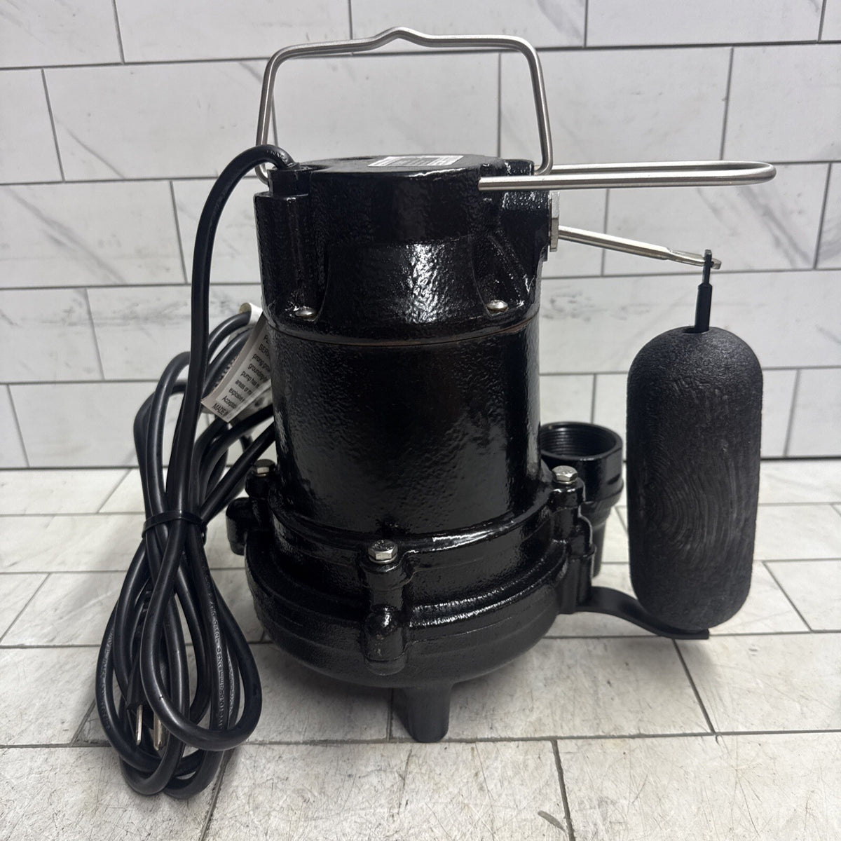 Everbilt HDS50 1/2 HP Cast Iron Pro Grade Submersible Sump Pump OPEN BOX.