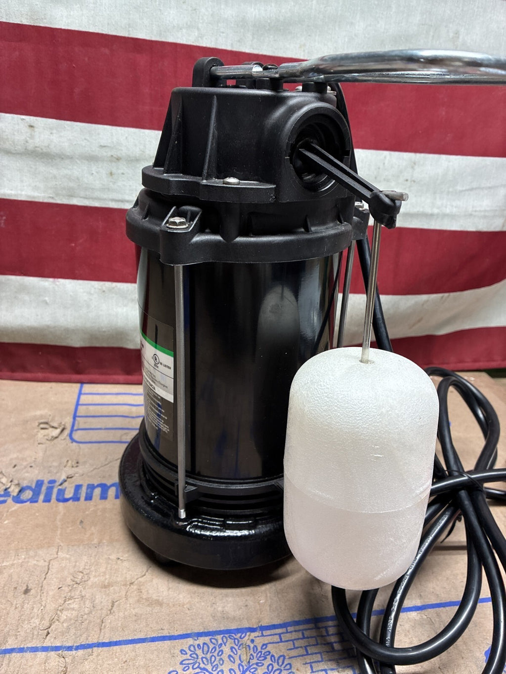 Wayne 1/2 HP CastIron Submersible Sump Pump with Vertical FloatSwitch open box
