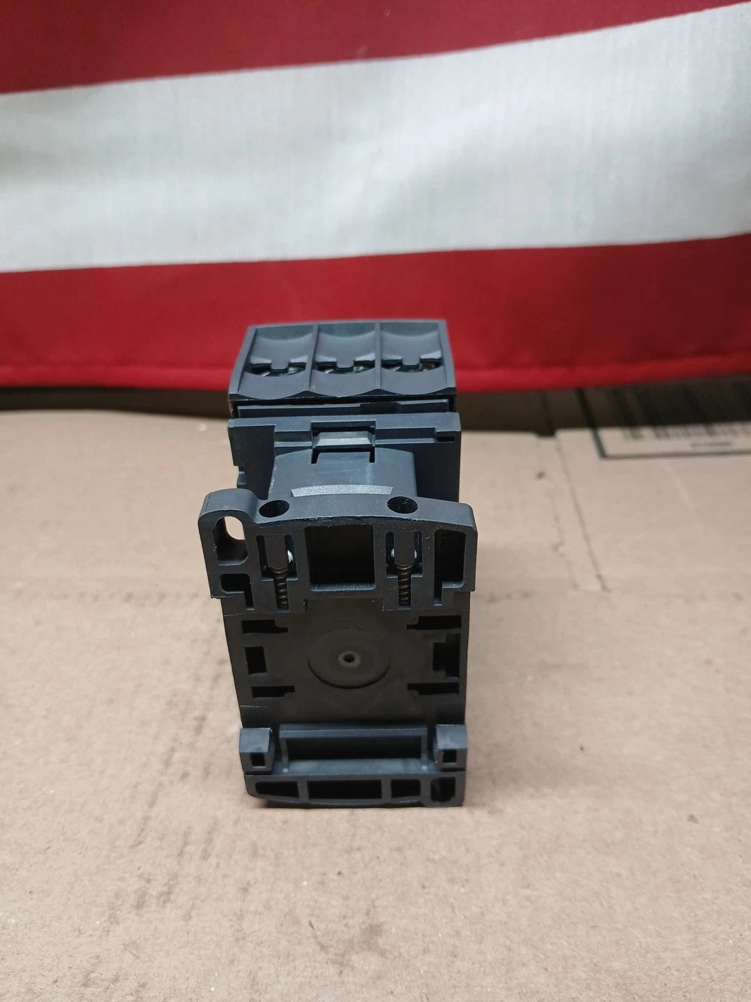 Schneider Electric LC1D25BD IEC contactor, TeSys Deca, nonreversing, 25A