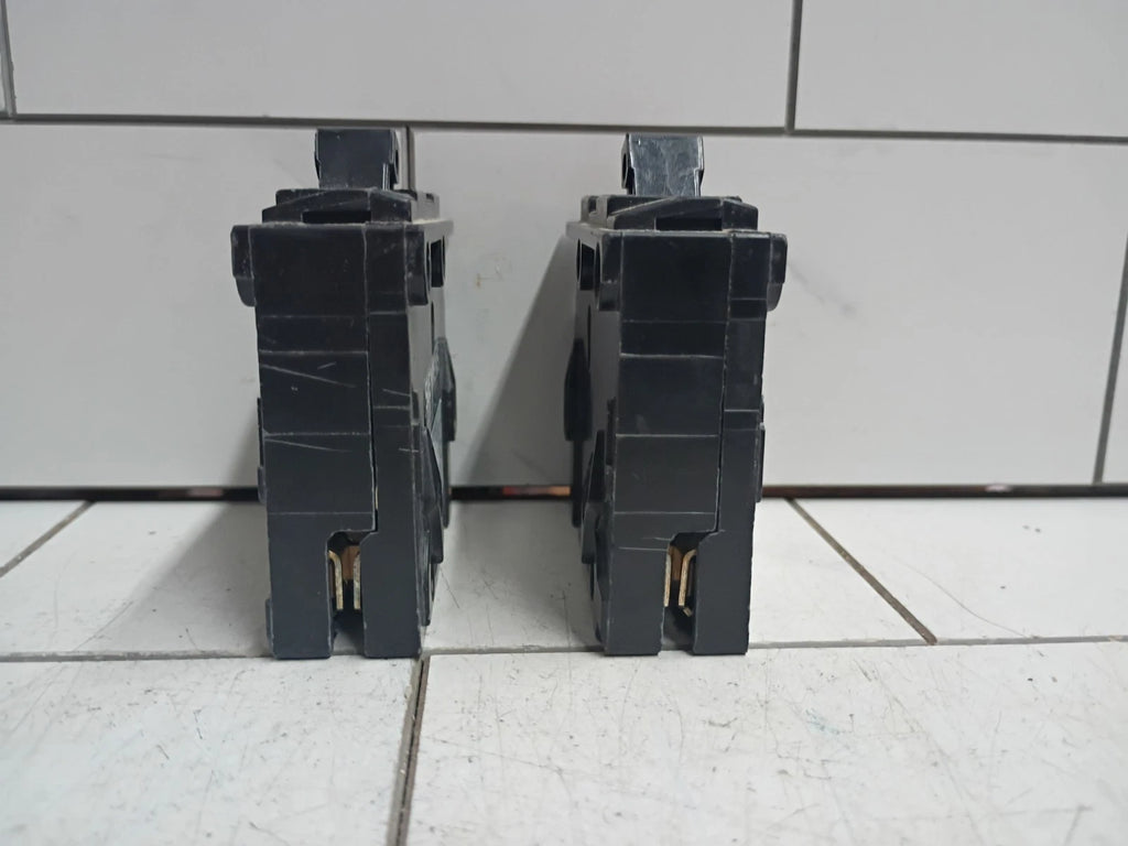 (2 Pack) SIEMENS Q130 30 AMP Single Pole Circuit Breaker 60hz Open Box