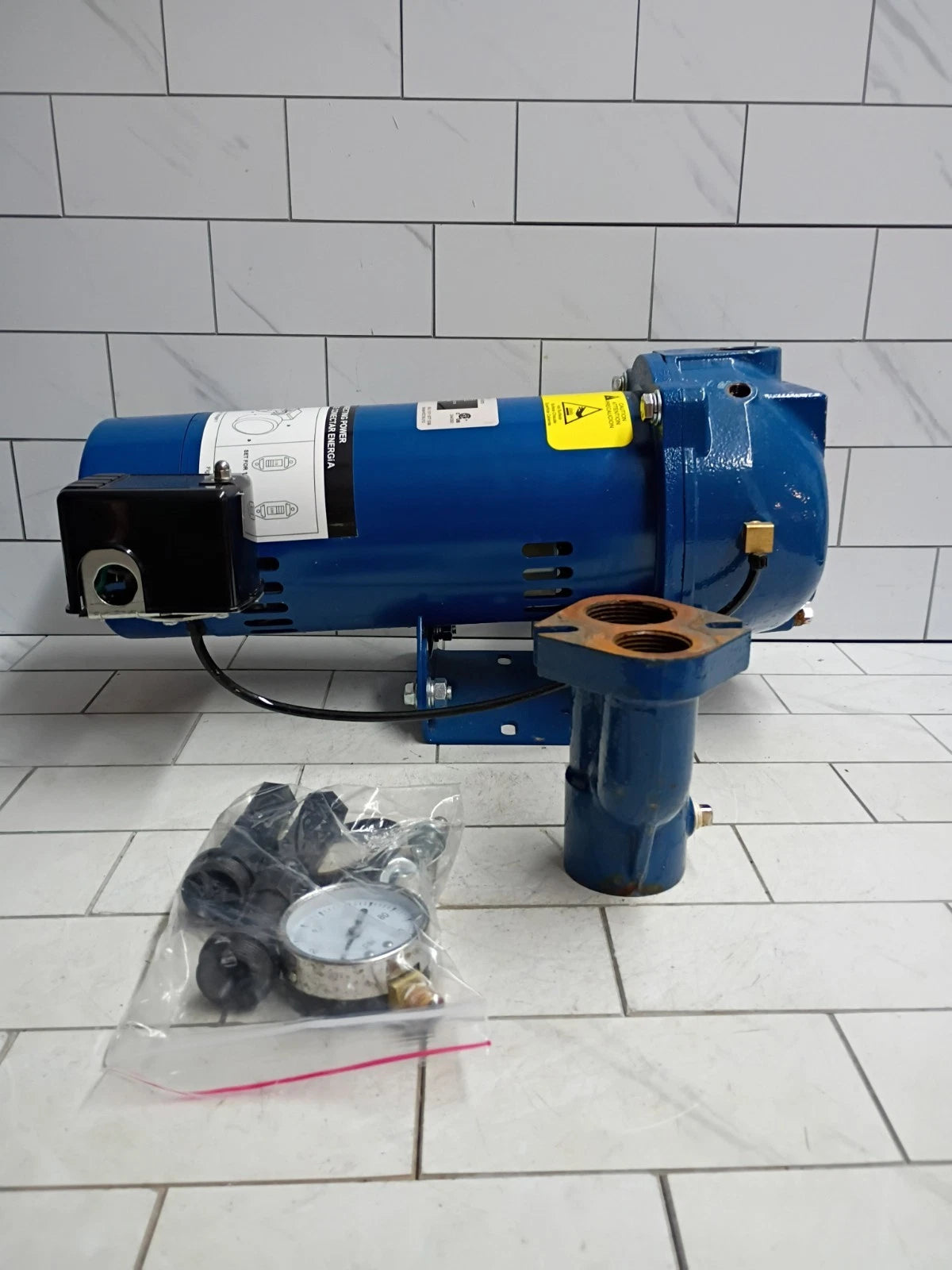 Everbilt 1 HP Professional Convertible Jet Pump. Read Description For Parts
