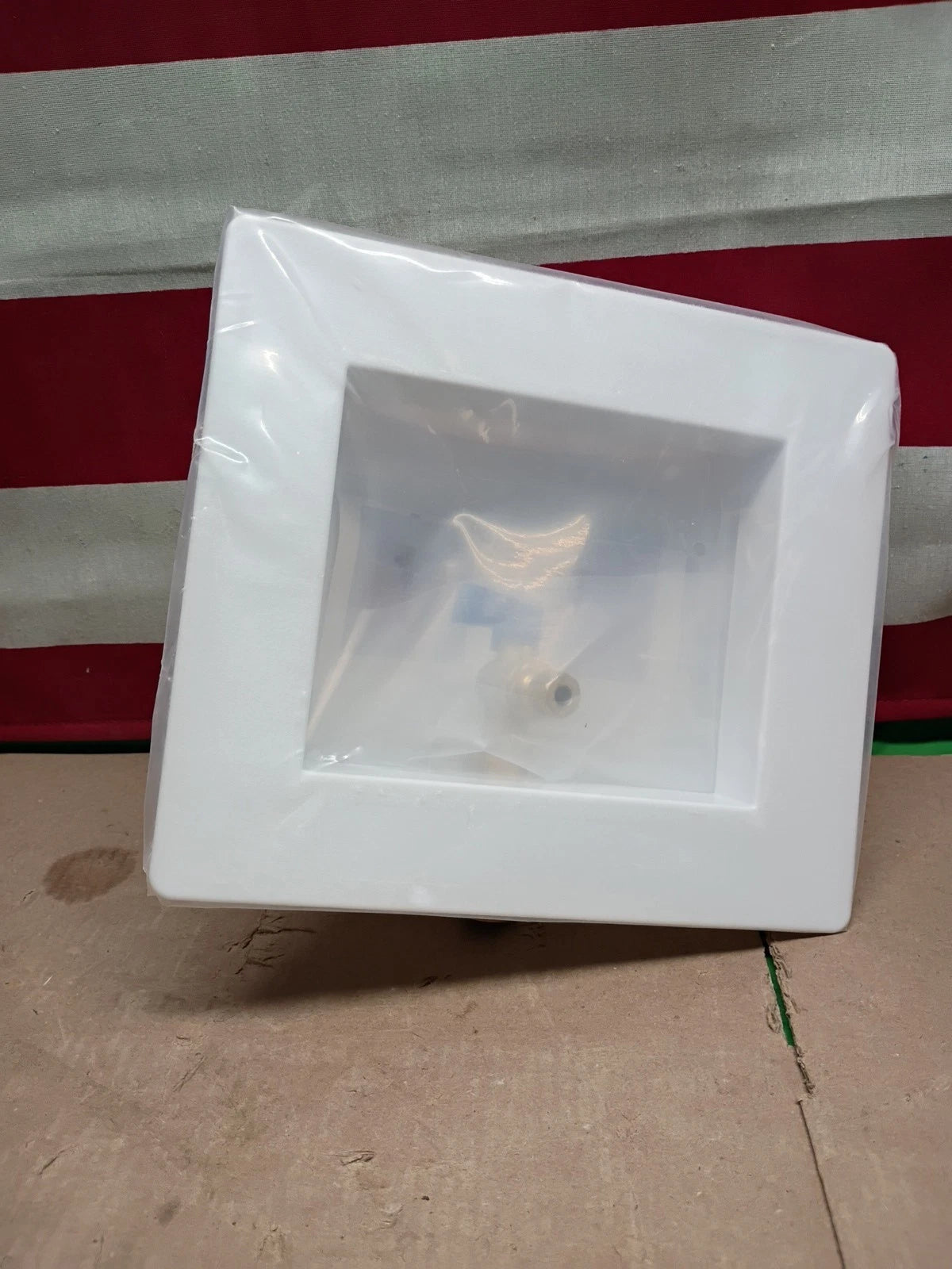 SharkBite 1/2 in. Push-to-Connect Brass Ice Maker Outlet Box