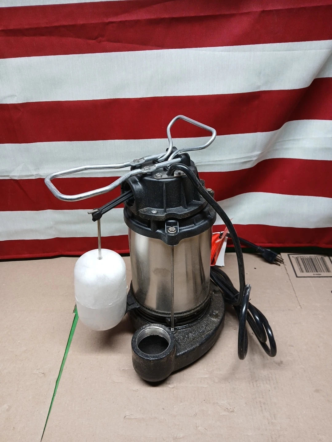 Wayne CDU1000 1 HP Stainless Steel Cast Iron Submersible Sump Pump NOB.