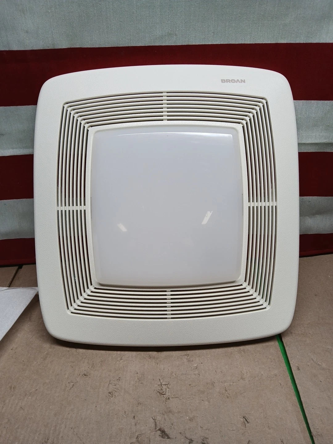 Broan-NuTone QT130LE Quiet 130 CFM Ceiling Bathroom Exhaust Fan with Light,