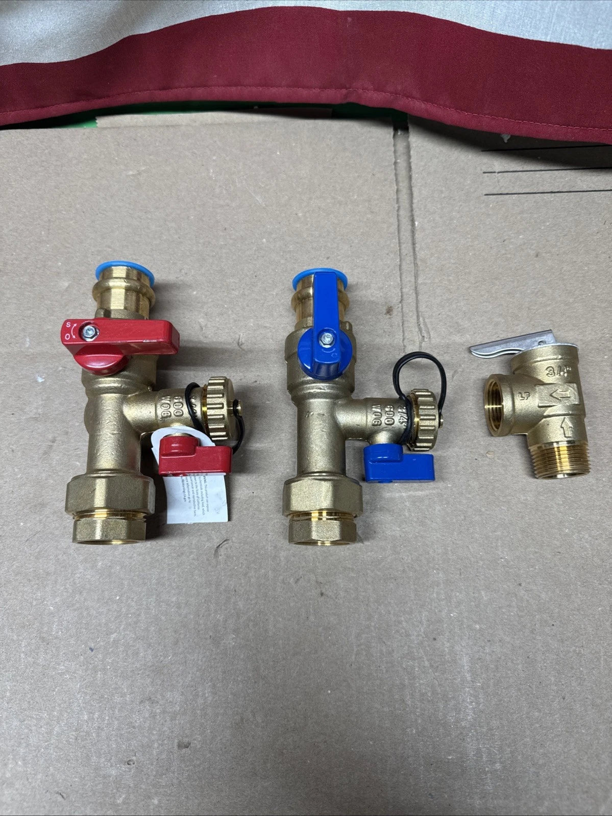 Press 3/4'' Lead Free Tankless Water Heater Isolation Valve Kit w/ Relief Valve