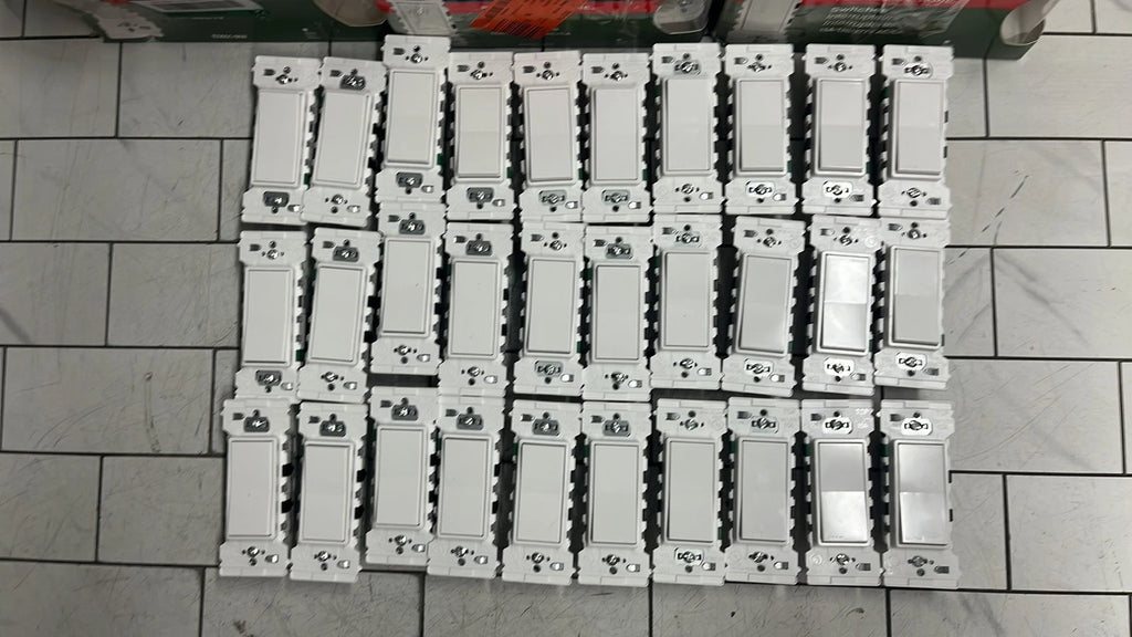 30PK Leviton E5601-MW Decora Lever Edge 15 Amp 120V Single Pole Switch White