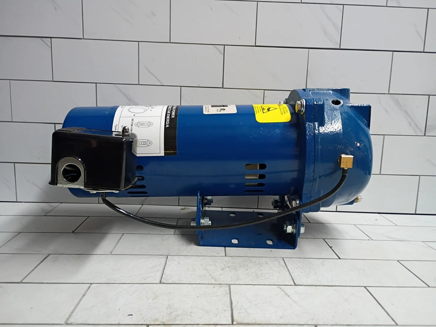 Everbilt 1 HP Professional Convertible Jet Pump. Read Description For Parts*