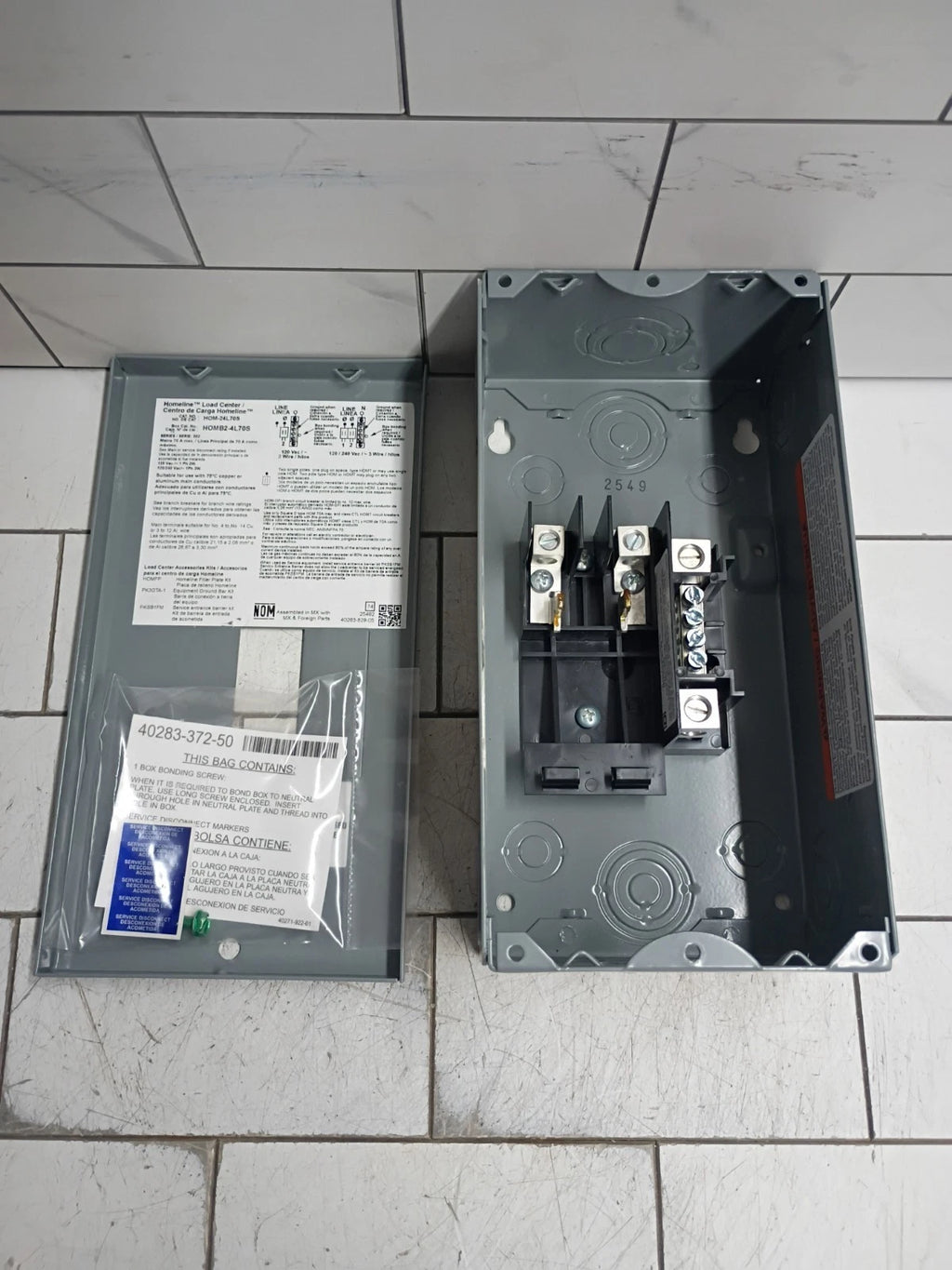 Square D HOM24L70SCP Indoor Main Lug Load Center 70A 2-Spaces 4-Circuits OB READ