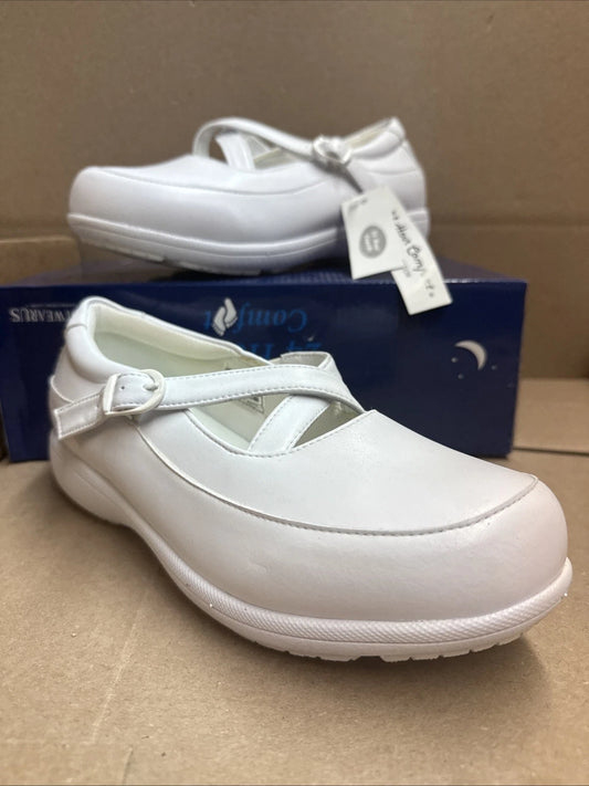 24 HOUR COMFORT Susan Women's 9 Wide Width Criss-Cross Strap Leather Shoes Nurse